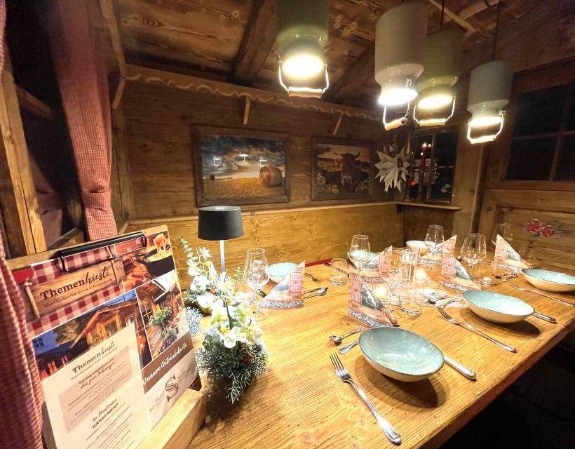 Burestube Tische gedeckt 